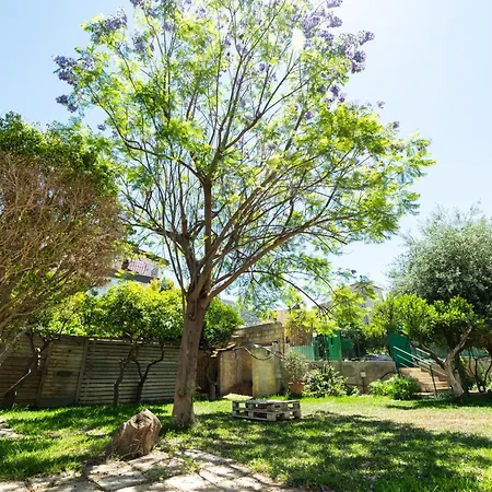 Sikus Near Mondello Beach פלרמו